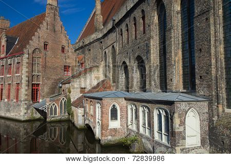 Historical Houses Along The Canal (bruges)