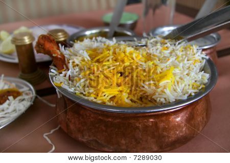 치킨 비리 야 니