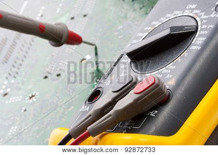 Multimetr working