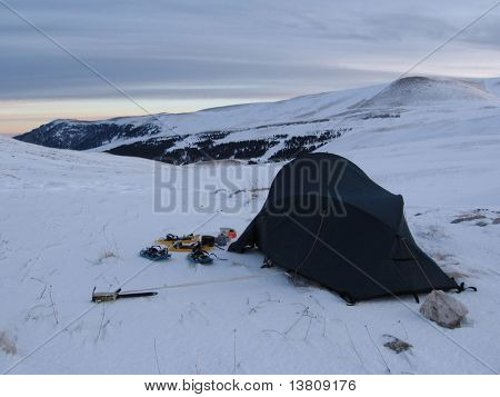 Camp nelle montagne del Caucaso