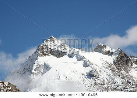 Zirve Urus aridity Mountain