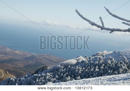 Snowcowered Berg auf der Krim