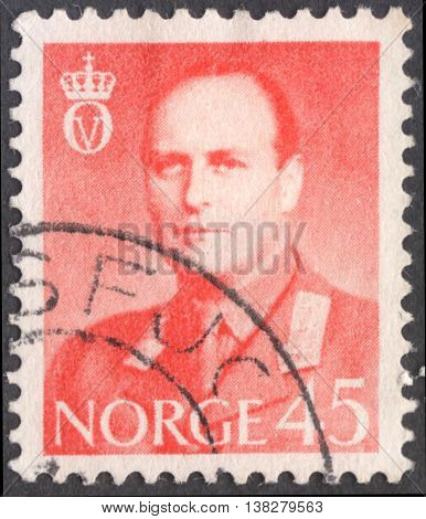 NORWAY - CIRCA 1958: A stamp printed in Norway shows a portrait of King Olav V the series 