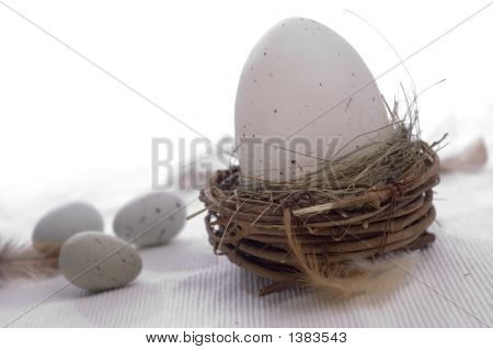 Ovos de Páscoa feliz feriado