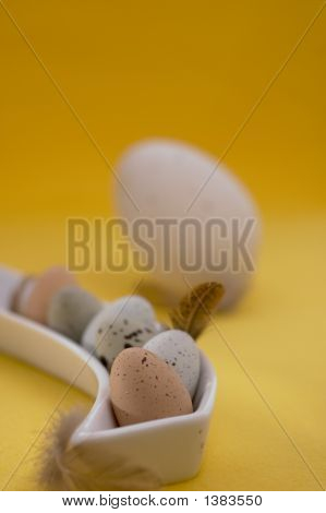 Ovos de Páscoa feliz feriado