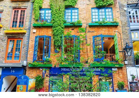 Picturesque Alley Neals Yard In London, Uk