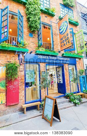 Picturesque Alley Neals Yard In London, Uk