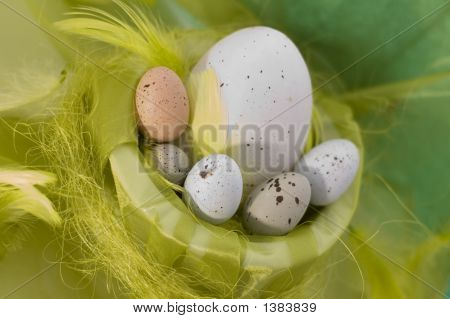Ovos de Páscoa feliz feriado