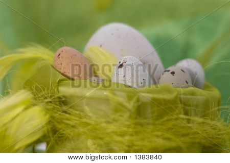 Ovos de Páscoa feliz feriado