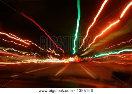 Sehr buntes Bild von Straßenlampen