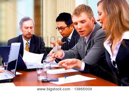 Businessteam en oficina