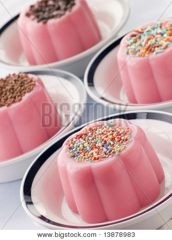 Blancmange mit verschiedenen Belag