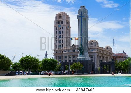 central square of Santa Cruz de Tenerife with monumet in honor of peoples gave the life for Spain, Canarias Spain