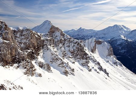Wysokie góry w austriackich Alpach zimą