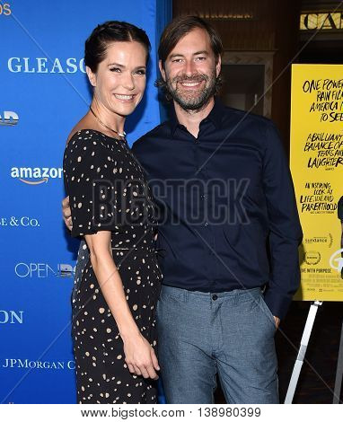 LOS ANGELES - JUL 14:  Katie Aselton & Mark Duplass arrives to the 