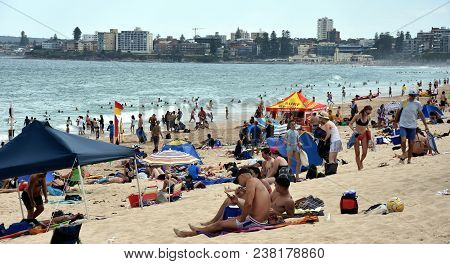Cronulla, Australia - Jan 7, 2018. People Relaxing At The Beach On A Hot Sunday In Summer Time. Cron