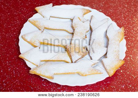 Many Cookies In The Form Of Arrows On A Plate.