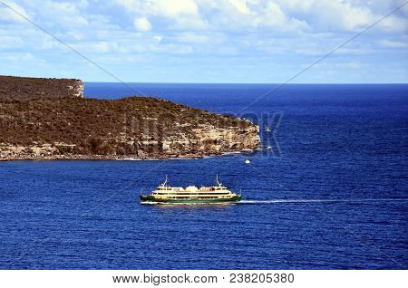 Manly Ferry Is Turning Into North Harbour To Manly Wharf. North Head View From Dobroyd Head Lookout.