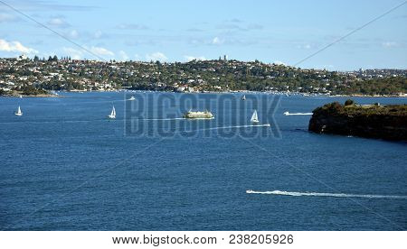 Manly Ferry Is Turning Into North Harbour To Manly Wharf. South Head And Watsons Bay View From Dobro