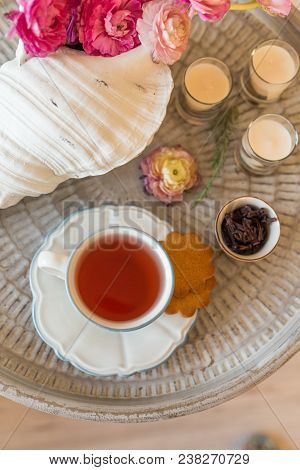 Carcade Tea With Cookies