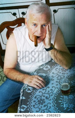 Senior a doutník