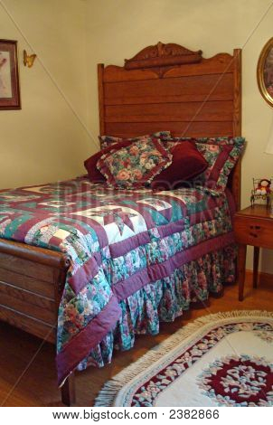 Letto testiera alta antiquariato