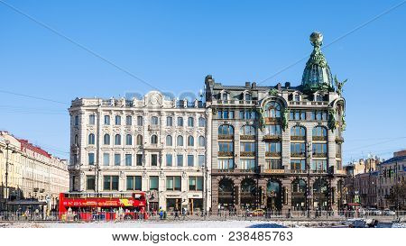Saint Petersburg, Russia - March 17, 2018: People On Nevsky Prospect Near Bus Stop And View Of Singe