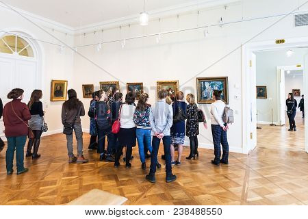 Saint Petersburg, Russia - March 18, 2018: Tourists In New Hermitage Museum In General Staff Buildin