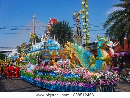 Samut Prakarn, Thailand - April 22, 2018: - A Parade On Songkran Festival In Phra Pradaeng, Wednesda