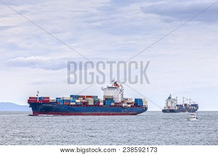 11 November 2012: Tauranga, New Zealand - Container Ship Csav Lonquimay Coming In To Tauranga Port, 