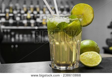 Closeup Glass Of Unalcohol Mohito Cocktail With Lime And Mint Decorated With Slice Of Lime And With 