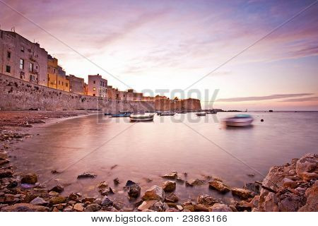 Rolige solnedgang i Trapani Bay
