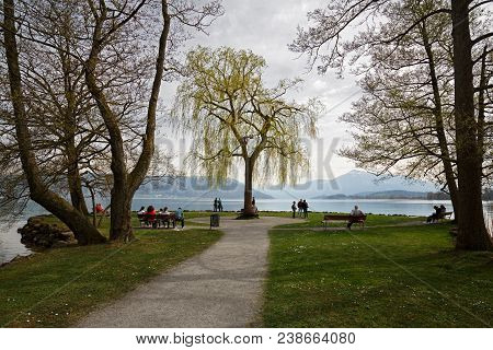 Cham, Switzerland - April 15, 2018. Villette-park On The Shore Of Lake Zug In The Spring. View Of Th