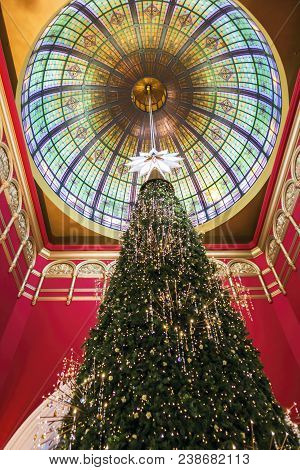 Sydney, Australia - Nov 14, 2017: Ornate Cupola Dome Of The Iconic Queen Victoria Building (qvb) At 