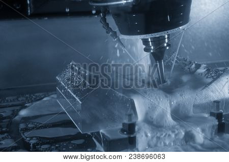 The Table-spindle  Tilt Type 5-axis Cnc Milling Machine Cutting The Tires Mold  Part With Solid Ball