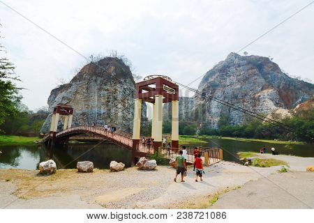 Ratchaburi , Thailand - March 10 , 2018 : Bridge Over Water Lake Of Khao Ngu Stone Park