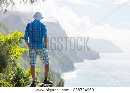 Hike in Na Pali coast in Kauai icland, Hawaii