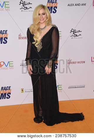 LOS ANGELES - APR 20:  Avril Lavigne arrives to the Race to Erase MS 25th Anniversary Gala  on April 20, 2018 in Hollywood, CA                