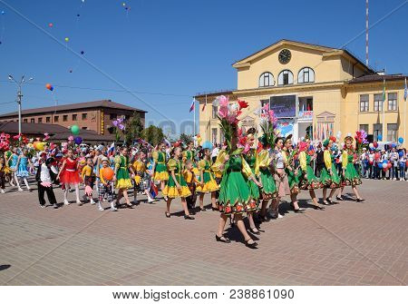 Slavyansk-on-kuban, Russia - May 1, 2018: Celebrating The First Of May, The Day Of Spring And Work. 