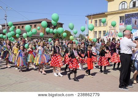 Slavyansk-on-kuban, Russia - May 1, 2018: Celebrating The First Of May, The Day Of Spring And Work. 