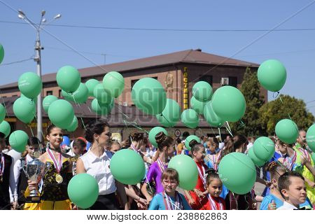 Slavyansk-on-kuban, Russia - May 1, 2018: Celebrating The First Of May, The Day Of Spring And Work. 