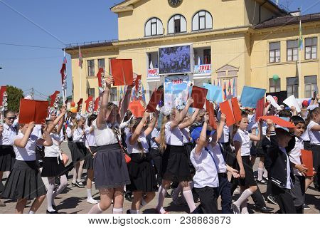 Slavyansk-on-kuban, Russia - May 1, 2018: Celebrating The First Of May, The Day Of Spring And Work. 