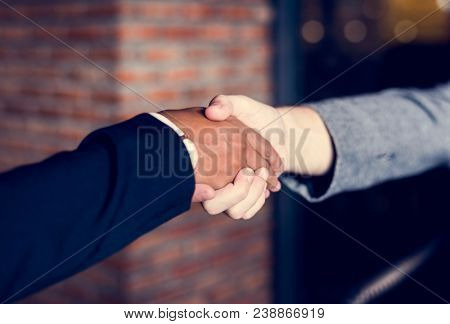 Businessmen shaking hands in a agreeement