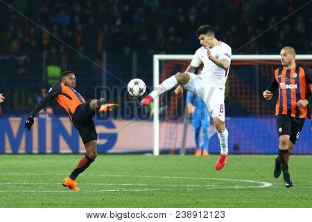 Kharkiv, Ukraine - February 21, 2018: Fred Of Shakhtar Donetsk (l) Fights For A Ball With Diego Pero