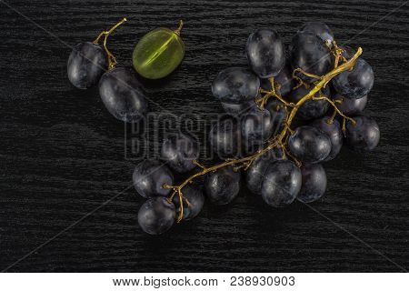 Black Grape Cluster (autumn Royal Variety) With One Sliced Berry Table Top Isolated On Black Wood Ba