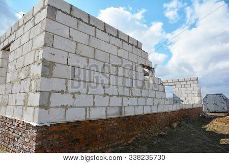 Bad Construction Destroys A House Wall, Consruction Defects From Autoclaved Aerated Concrete Blocks,