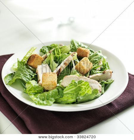Caesar salad com frango grelhado