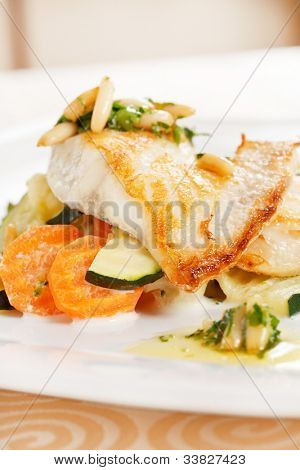 fisk med grøntsager