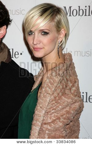 LOS ANGELES - NOV 16: Ashlee Simpson ankommer til Google musik start på Mr. Brainwash Studio på 