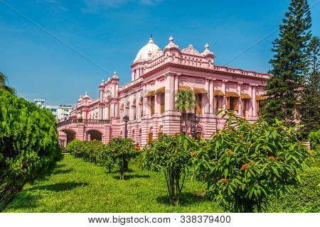 View At The Garden Of Mughal Palace - Ahsan Manzil In Dhaka,bangladesh